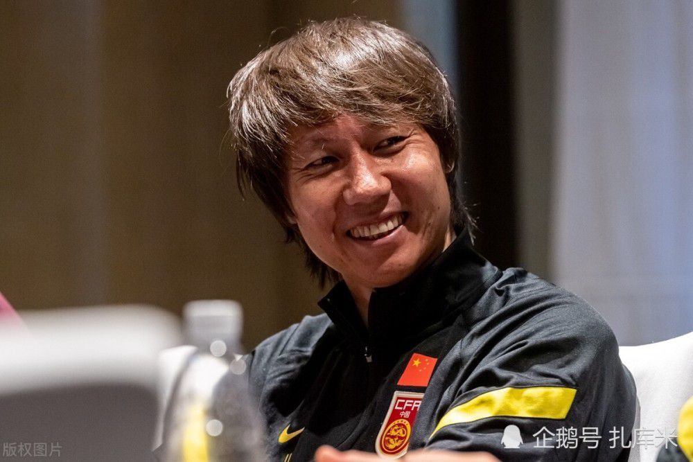 戏外，石头姐也曾与;蜘蛛侠的饰演者安德鲁;加菲尔德有过一段恋情